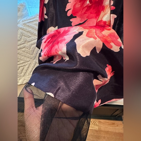 Fun cocktail, spring, Easter, or date dress! Wore it to chaperone prom! - Picture 5 of 7